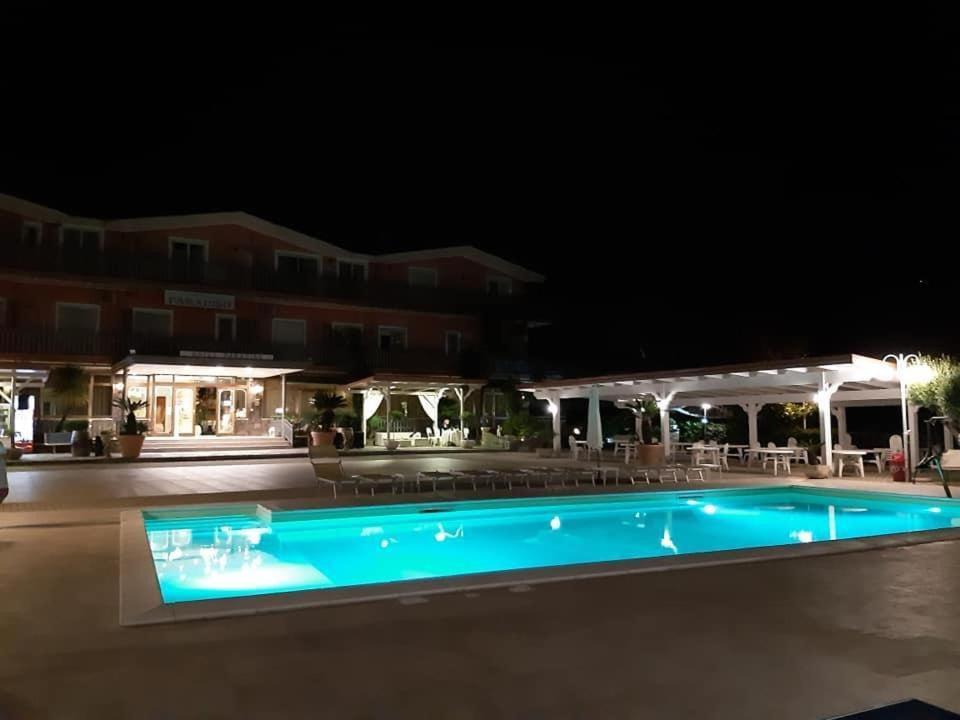 Hotel Ristorante Paradiso Albanella Экстерьер фото